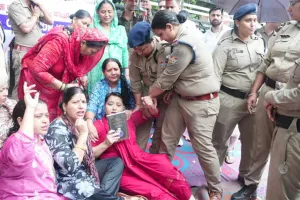 Congress Protest: ਵਿਦਿਆਰਥੀਆਂ ਦੇ ਸਮਰਥਨ ’ਚ ਮਹਿਲਾ ਕਾਂਗਰਸ ਦਾ ਡੀਐਮ ਦਫਤਰ ਦਾ ਘਿਰਾਓ