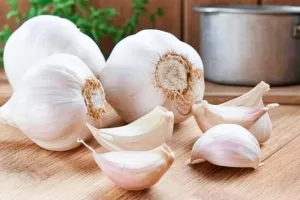Garlic Health Benefits: ਲਸਣ ਦੀਆਂ 1-2 ਕਲੀਆਂ ਕਰੋ ਖੁਰਾਕ ’ਚ ਸ਼ਾਮਲ, ਦਿਲ ਤੋਂ ਲੈ ਕੇ ਪੇਟ ਤੱਕ ਮਿਲ ਸਕਦੇ ਹਨ ਇਹ ਫਾਇਦੇ