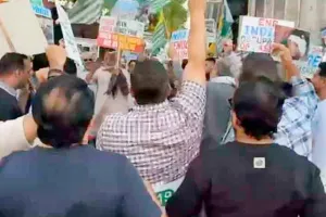 London Protest: ਲੰਡਨ ’ਚ ਭਾਰਤੀ ਦੂਤਾਵਾਸ ਦੇ ਸਾਹਮਣੇ ਪ੍ਰਦਰਸ਼ਨ, ਕਸ਼ਮੀਰ ਮੁੱਦਾ ਚੁੱਕਿਆ
