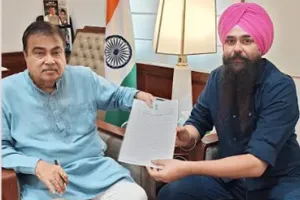 Punjab: ਆਪ ਐਮਪੀ ਮਾਲਵਿੰਦਰ ਸਿੰਘ ਕੰਗ ਨੇ ਕੇਂਦਰੀ ਮੰਤਰੀ ਨਿਤਿਨ ਗਡਕਰੀ ਨਾਲ ਕੀਤੀ ਮੁਲਾਕਾਤ, ਬੰਗਾ–ਗੜ੍ਹਸ਼ੰਕਰ–ਸ੍ਰੀ ਅਨੰਦਪੁਰ ਸਾਹਿਬ–ਨੈਣਾ ਦੇਵੀ ਮਾਰਗ ਨੂੰ ਰਾਸ਼ਟਰੀ ਰਾਜਮਾਰਗ ਦਾ ਦਰਜਾ ਦੇਣ ਦੀ ਮੰਗ ਨੂੰ ਮੁੜ ਦੁਹਰਾਇਆ