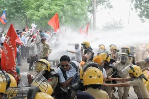 Punjab Employees Protest: ਪੰਜਾਬ ਦੇ ਮੁਲਾਜ਼ਮਾਂ ਤੇ ਪੈਨਸ਼ਨਰਾਂ ਦਾ ਚੰਡੀਗੜ੍ਹ ’ਚ ਪ੍ਰਦਰਸ਼ਨ, ਪੁਲਿਸ ਨੇ ਚਲਾਏ ਵਾਟਰ ਕੈਨਨ