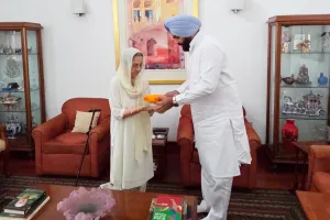 Punjab Political News: ਗੁਰਸ਼ਰਨ ਕੌਰ ਨੂੰ ਮਿਲੇ ਔਜਲਾ, ਕਿਹਾ-ਸੱਚ ਦੀ ਹਮੇਸ਼ਾ ਜਿੱਤ