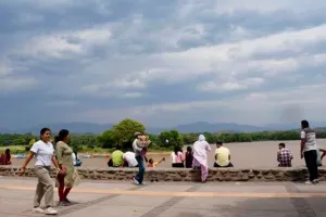 Punjab Weather: ਪੰਜਾਬ ਤੇ ਚੰਡੀਗੜ੍ਹ ’ਚ ਅੱਜ ਹੁੰਮਸ ਭਰੀ ਗਰਮੀ, ਕੁਝ ਜ਼ਿਲ੍ਹਿਆਂ ’ਚ ਪੈ ਸਕਦੈ ਹਲਕਾ ਮੀਂਹ