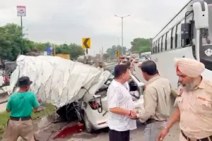Road Accident: ਤੇਜ਼ ਰਫਤਾਰ ਕਾਰ ਖੜ੍ਹੇ ਕੈਂਟਰ ਨਾਲ ਟਕਰਾਈ, 3 ਨੌਜਵਾਨਾਂ ਦੀ ਮੌਕੇ ’ਤੇ ਮੌਤ