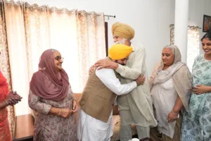 CM Mann: ਮੁੱਖ ਮੰਤਰੀ ਭਗਵੰਤ ਸਿੰਘ ਮਾਨ ਨੇ ਧੂਰੀ ਤੋਂ ਘਰ-ਘਰ ਚੋਣ ਮੁਹਿੰਮ ਦੀ ਕੀਤੀ ਸ਼ੁਰੂਆਤ, ‘ਮਾਨ ਦਾ ਮੁਨਾਫ਼ਾ’ ਨੂੰ ਬਣਾਇਆ ਮੁਹਿੰਮ ਦਾ ਕੇਂਦਰ