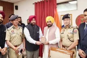 CM Punjab: ਤੁਸੀਂ ਦੌੜ ਸਕਦੇ ਹੋ, ਪਰ ਕਾਨੂੰਨ ਦੇ ਸ਼ਿਕੰਜੇ ਤੋਂ ਬਚ ਨਹੀਂ ਸਕਦੇ-ਮੁੱਖ ਮੰਤਰੀ ਭਗਵੰਤ ਸਿੰਘ ਮਾਨ ਵੱਲੋਂ ਵਿਦੇਸ਼ਾਂ ‘ਚ ਲੁਕੇ ਗੈਂਗਸਟਰਾਂ ਨੂੰ ਚਿਤਾਵਨੀ