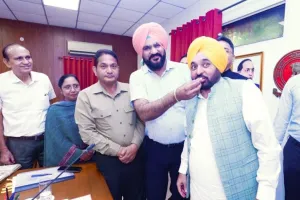 DA Hike: ਪੰਜਾਬ ਸਰਕਾਰ ਵੱਲੋਂ 8 ਲੱਖ ਮੁਲਾਜ਼ਮਾਂ ਅਤੇ ਪੈਨਸ਼ਨਰਾਂ ਨੂੰ ਤਿਉਹਾਰੀ ਸੀਜ਼ਨ ਦਾ ਤੋਹਫ਼ਾ; ਭਗਵੰਤ ਮਾਨ ਸਰਕਾਰ ਨੇ ਮਹਿੰਗਾਈ ਭੱਤਾ ਵਧਾ ਕੇ 50 ਫ਼ੀਸਦ ਕੀਤਾ
