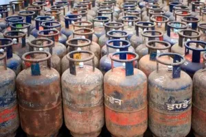 LPG Cylinder Price: ਵਪਾਰਕ ਗੈਸ ਸਿਲੰਡਰ ਮਹਿੰਗਾ, ਘਰੇਲੂ ਸਿਲੰਡਰ ਦੀ ਕੀਮਤ ਸਥਿਰ