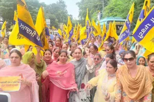 Punjab: ਅਕਾਲੀ ਦਲ ਦੇ ਦਫ਼ਤਰ 'ਚ ਬਜ਼ੁਰਗ ਦਲਿਤ ਔਰਤ ਨਾਲ ਕੁੱਟਮਾਰ ਖ਼ਿਲਾਫ਼ ਆਪ ਮਹਿਲਾ ਵਿੰਗ ਵੱਲੋਂ ਸਮਰਾਲਾ 'ਚ ਭਾਰੀ ਰੋਸ ਪ੍ਰਦਰਸ਼ਨ