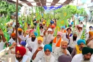 Sunam News: ਕਿਸਾਨਾਂ ਦਾ ਮੋਰਚਾ ਜਾਰੀ, ਮੰਤਰੀ ਦੀ ਕੋਠੀ ਨਜ਼ਦੀਕ ਪਹੁੰਚੇ ਕਿਸਾਨ
