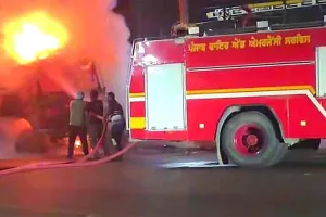 Truck Fire: ਸਰੀਏ ਨਾਲ ਭਰੇ ਟਰੱਕ ਨੂੰ ਲੱਗੀ ਅੱਗ, ਵੱਡਾ ਹਾਦਸਾ ਟਲਿਆ