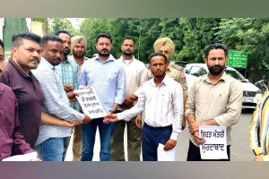 Upvaid Protest Punjab: ਉਪਵੈਦ ਬੇਰੁਜ਼ਗਾਰ ਯੂਨੀਅਨ ਵੱਲੋਂ ਸਿਹਤ ਮੰਤਰੀ ਦੀ ਕੋਠੀ ਦਾ ਘਿਰਾਓ