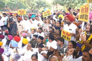 AAP Protest Chandigarh: ਚੰਡੀਗੜ੍ਹ ’ਚ ਸੀਈਸੀ ਗਿਆਨੇਸ਼ ਕੁਮਾਰ ਖ਼ਿਲਾਫ਼ ‘ਆਪ’ ਦਾ ਪ੍ਰਦਰਸ਼ਨ, ਮਨੀਸ਼ ਸਿਸੋਦੀਆ ਸਮੇਤ ਕਈ ਆਗੂ ਹਿਰਾਸਤ ’ਚ