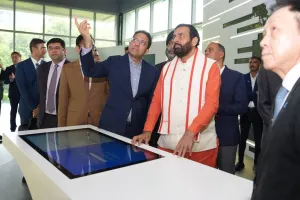CM Nayab Singh Saini: ਸਿੰਗਾਪੁਰ ਪਹੁੰਚੇ CM ਨਾਇਬ ਸਿੰਘ ਸੈਣੀ, ਸੁਰਬਾਨਾ ਜੁਰੋਂਗ ਦਾ ਕੀਤਾ ਦੌਰਾ