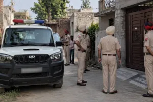 Hoshiarpur Crime News: ਹੁਸ਼ਿਆਰਪੁਰ ’ਚ ਪਿਓ ਨੇ 17 ਸਾਲਾ ਧੀ ਦਾ ਕਿਰਪਾਨ ਨਾਲ ਕਤਲ ਕੀਤਾ, ਵਾਰਦਾਤ ਮਗਰੋਂ ਫ਼ਰਾਰ
