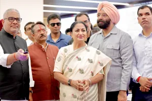 Delhi Pollution News: ਦਿੱਲੀ ’ਚ ਪ੍ਰਦੂਸ਼ਣ ਨੂੰ ਰੋਕਣ ਲਈ ਤਿਆਰੀਆਂ ਤੇਜ਼, ਮੁੱਖ ਮੰਤਰੀ ਰੇਖਾ ਗੁਪਤਾ ਨੇ ICCC ਦਾ ਕੀਤਾ ਨਿਰੀਖਣ