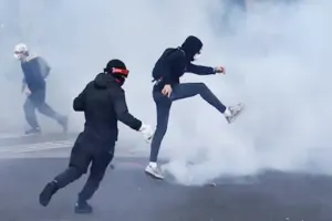 France Protests Today: ਫਰਾਂਸ ’ਚ ਅੱਜ ਫਿਰ ਪ੍ਰਦਰਸ਼ਨ, ਫੁੱਟਬਾਲ ਮੈਚ ਮੁਲਤਵੀ