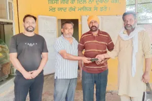 Ghagga News: ਪਰਸ ਅਸਲ ਮਾਲਕ ਨੂੰ ਵਾਪਸ ਕਰਕੇ ਇਮਾਨਦਾਰੀ ਦੀ ਮਿਸਾਲ ਕੀਤੀ ਪੇਸ਼