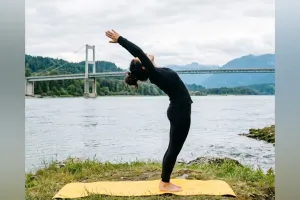 Hastottanasana Benefits: ਕੀ ਘੰਟਿਆਂਬੱਧੀ ਬੈਠਣ ਨਾਲ ਕਮਰ ’ਚ ਆਉਂਦਾ ਹੈ ਅਕੜਾਅ? ਹਰ ਰੋਜ਼ 5 ਮਿੰਟ ਕਰੋ ਹਸਤੋਤਾਨਾਸਨ