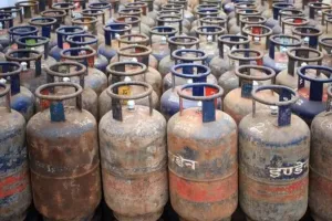 LPG Cylinder Rates: ਤਿਉਹਾਰਾਂ ਦੇ ਸੀਜ਼ਨ ਤੋਂ ਪਹਿਲਾਂ ਵਪਾਰਕ ਗੈਸ ਸਿਲੰਡਰ ਮਹਿੰਗੇ