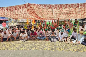 Patiala News: ਪਟਿਆਲਾ ਤੇ ਪਾਤੜਾਂ ਰੋਡ ਦੀ ਮਾੜੀ ਹਾਲਤ ਖਿਲਾਫ਼ ਪਿੰਡ ਵਾਸੀਆਂ ਵੱਲੋਂ ਧਰਨਾ