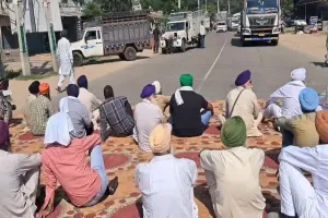 ਸੜਕ ਦੀ ਮੁਰੰਮਤ ਦੀ ਮੰਗ ਨੂੰ ਲੈ ਕੇ ਪਿੰਡਾਂ ਦੇ ਲੋਕਾਂ ਵੱਲੋਂ ਘੱਗਾ ਨੇੜੇ ਪਾਤੜਾਂ-ਪਟਿਆਲਾ ਮੁੱਖ ਮਾਰਗ ਜਾਮ