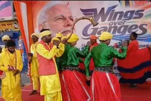 PM Narendra Modi : ਪ੍ਰਧਾਨ ਮੰਤਰੀ ਨਰਿੰਦਰ ਮੋਦੀ ਵਾਰਾਣਸੀ ਪਹੁੰਚੇ, ਹਵਾਈ ਅੱਡੇ 'ਤੇ ਸ਼ਾਨਦਾਰ ਸਵਾਗਤ