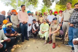 Alisher Road Accident: ਡਿਪਟੀ ਕਮਿਸ਼ਨਰ ਪੂਨਮਦੀਪ ਕੌਰ ਅਤੇ ਐੱਸ.ਐੱਸ.ਪੀ. ਡਾ. ਰਵਜੋਤ ਗਰੇਵਾਲ ਵੱਲੋਂ ਪੀੜਤ ਪਰਿਵਾਰਾਂ ਨਾਲ ਮੁਲਾਕਾਤ
