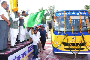 Punjab Bus Service News: ਪੰਜਾਬ ਦੇ ਹਰ ਪਿੰਡ ਤੱਕ ਬੱਸ ਸੇਵਾ ਪਹੁੰਚਾਉਣ ਦਾ ਟੀਚਾ, ਮੁੱਖ ਮੰਤਰੀ ਮਾਨ ਨੇ 100 ਨਵੀਆਂ ਮਿੰਨੀ ਬੱਸਾਂ ਨੂੰ ਦਿਖਾਈ ਹਰੀ ਝੰਡੀ