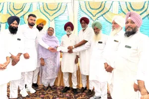 Punjab Local News: ਪਿੰਡ ਟਿੱਬੀ ਦੇ ਖੇਡ ਸਟੇਡੀਅਮ ਲਈ ਮਿਲੇ 4 ਲੱਖ, ਡਾ. ਅਮਰ ਸਿੰਘ ਨੇ ਸੌਂਪਿਆ ਚੈੱਕ