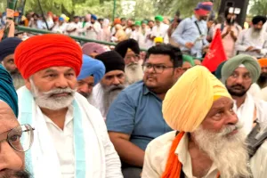 Mansa Punjab News: ਰਾਕੇਸ਼ ਟਿਕੈਤ ਮਾਨਸਾ ਪਹੁੰਚੇ, ਪਰਵਿੰਦਰ ਸਿੰਘ ਝੋਟਾ ਦੇ ਪਰਿਵਾਰ ਨਾਲ ਕੀਤੀ ਮੁਲਾਕਾਤ