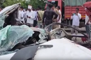 Road Accident: ਬੀੜ ਵਿੱਚ ਐਸਟੀ ਬੱਸ ਤੇ ਕਾਰ ਦੀ ਟੱਕਰ, ਪੰਜ ਲੋਕਾਂ ਦੀ ਮੌਤ, ਇੱਕ ਜ਼ਖਮੀ