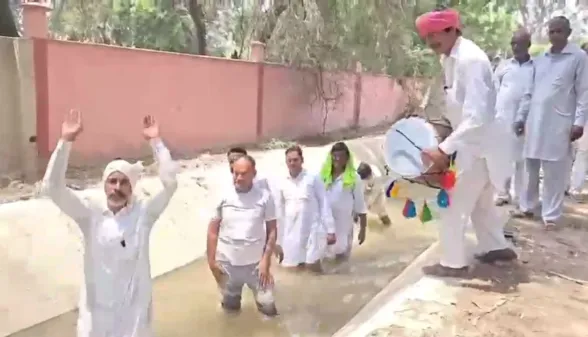 Abohar Farmers Protest News: ਕਿਸਾਨਾਂ ਵੱਲੋਂ ਢੋਲ ਵਜਾ ਕੀਤਾ ਰੋਸ ਪ੍ਰਗਟ