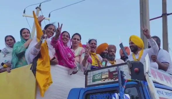 CM Bhagwant Mann Roadshow: ਮੁਹਾਲੀ 'ਚ ਸੀਐੱਮ ਮਾਨ ਅਤੇ ਅਰਵਿੰਦ ਕੇਜਰੀਵਾਲ ਨੇ ਕੱਢਿਆ ਰੋਡਸ਼ੋਅ