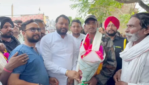 Lehragaga News: ਅਤਿ ਗਰੀਬ ਪਰਿਵਾਰ ਦੇ ਨੌਜਵਾਨ ਸਾਕਾ ਨੇ ਭਾਰਤੀ ਫੌਜ ’ਚ ਭਰਤੀ ਹੋ ਕੇ ਲਹਿਰਾਗਾਗਾ ਦਾ ਕੀਤਾ ਨਾਂਅ ਰੌਸ਼ਨ