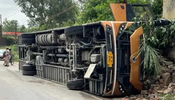 Pathankot Bus Accident: ਪਠਾਨਕੋਟ ਦੇ ਡਮਟਾਲ ’ਚ ਬੱਸ ਹਾਦਸਾਗ੍ਰਸਤ, 16 ਯਾਤਰੀ ਜ਼ਖਮੀ, ਦੋ ਦੀ ਹਾਲਤ ਗੰਭੀਰ