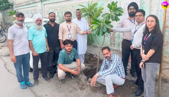 Faridkot News: ਐੱਸਬੀਆਈ ਵੱਲੋਂ ਫ਼ਰੀਦਕੋਟ ’ਚ ਪਲਮੇਰੀਆ ਦੇ ਪੌਦੇ ਲਾ ਕੇ ਹਰਿਆਵਲ ਮੁਹਿੰਮ ਨੂੰ ਹੁਲਾਰਾ