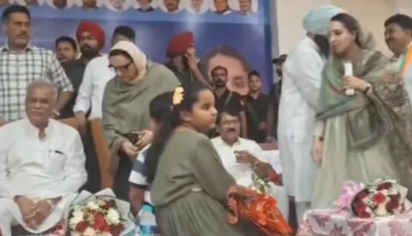 Punjab Congress News: ‘ਹਰ ਬੂਥ ਕਾਂਗਰਸ ਮਜ਼ਬੂਤ’ ਪ੍ਰੋਗਰਾਮ ਦੀ ਸ਼ੁਰੂਆਤ ’ਚ ਹੀ ਛਿੜਿਆ ਵਿਵਾਦ