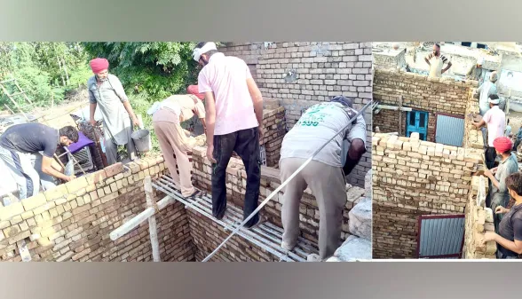 Welfare Work: ਮਾਨਵਤਾ ਦੀ ਮਿਸਾਲ ਬਣੇ ਡੇਰਾ ਪ੍ਰੇਮੀ, ਲੋੜਵੰਦ ਦਾ ਮਕਾਨ ਬਣਾਉਣਾ ਕੀਤਾ ਸ਼ੁਰੂ