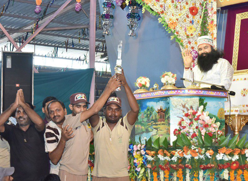 ਪਵਿੱਤਰ ਭੰਡਾਰਾ : ਘੋਰ ਕਲਿਯੁਗ ‘ਚ ਸਿਮਰਨ ਕਰਨਾ ਅਤਿ ਜ਼ਰੂਰੀ : ਪੂਜਨੀਕ ਗੁਰੂ ਜੀ