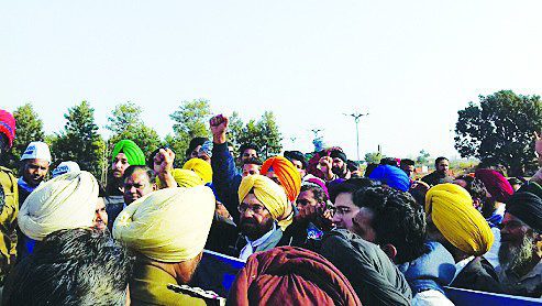 ‘ਆਪ’ ਨੇ ਘੇਰਿਆ ਸੁਖਬੀਰ ਦਾ ‘ਸੁਖਵਿਲਾਸ ਹੋਟਲ’