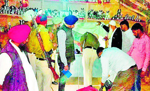 ਲੁਧਿਆਣਾ ਨੇੜੇ ਫੌਜੀ ਵਰਦੀਆਂ ਨਾਲ ਭਰੇ ਦੋ ਬੈਗ ਬਰਾਮਦ ਹੋਏ