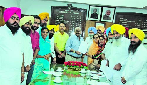 ਪੰਜਾਬ ਦੇ ਰਾਜਪਾਲ ਨੂੰ ਮਿਲੇ ਆਪ ਵਿਧਾਇਕ, ਪੰਜਾਬ ਸਰਕਾਰ ‘ਤੇ ਲਗਾਏ ਗੰਭੀਰ ਦੋਸ਼