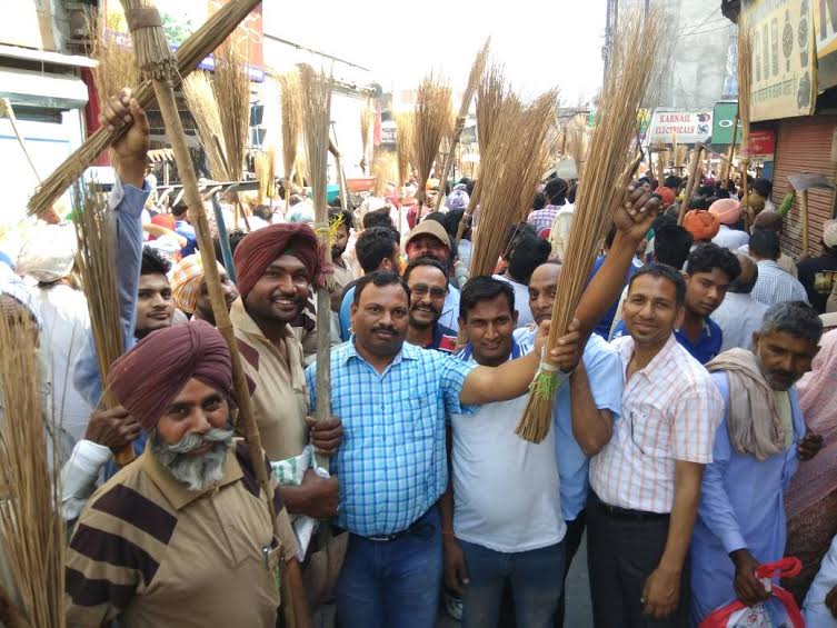 ਸਫਾਈ ਮਹਾਂ ਅਭਿਆਨ ਸਬੰਧੀ ਸਾਧ ਸੰਗਤ ‘ਚ ਭਾਰੀ ਉਤਸ਼ਾਹ, ਕਰਨਾਲ ਪੁੱਜੇ ਲੱਖਾਂ ਸ਼ਰਧਾਲੂ