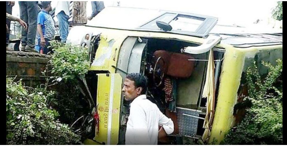 ਤੀਰਥ ਯਾਤਰੀਆਂ ਨਾਲ ਭਰੀ ਬੱਸ ਪਲਟੀ, 9 ਮੌਤਾਂ