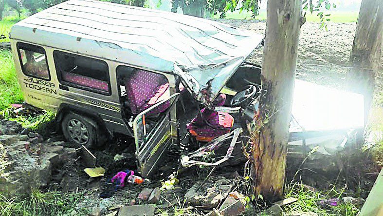 ਪਰਿਵਾਰ ਨਾਲ ਵਾਪਰਿਆ ਭਿਆਨਕ ਸੜਕ ਹਾਦਸਾ, 2 ਮੌਤਾਂ