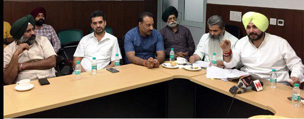 ਮੰਤਰੀ ਤੋਂ ਜੱਜ ਬਣੇ ਸਿੱਧੂ, ਜਨਤਕ ਤੌਰ ‘ਤੇ ਕੀਤੀ ਐਸ.ਈ. ਦੀ ਸੁਣਵਾਈ