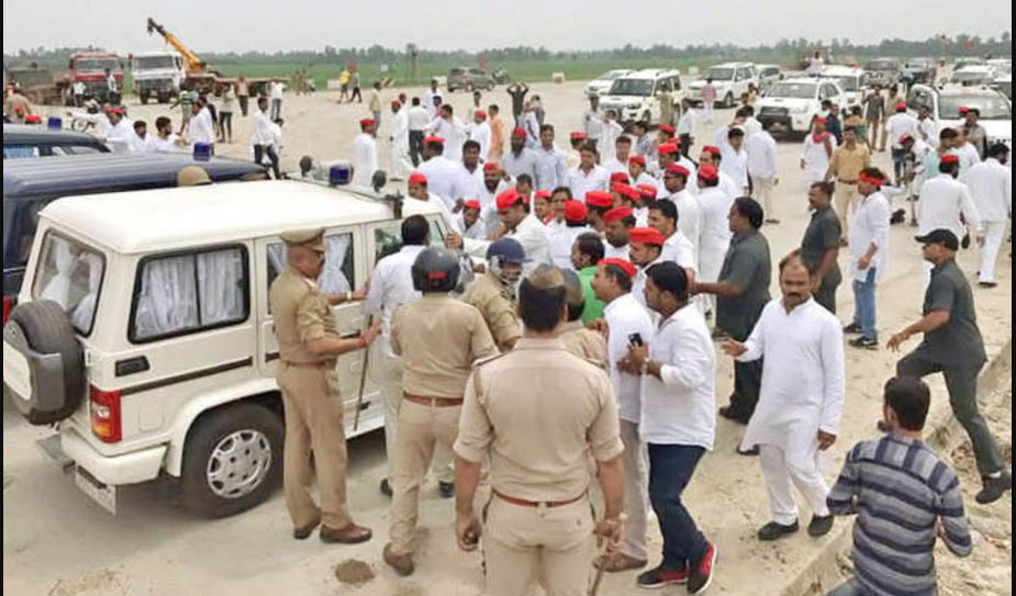 ਅਖਿਲੇਸ਼ ਯਾਦਵ ਨੂੰ ਪੁਲਿਸ ਨੇ ਹਿਰਾਸਤ ‘ਚ ਲਿਆ