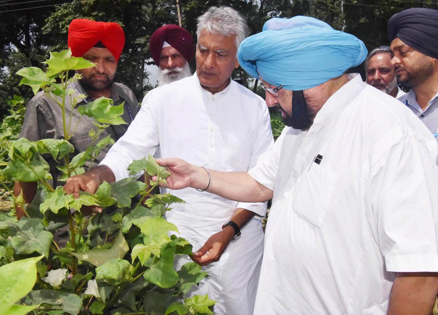 ਦੌਰੇ ‘ਤੇ ਆਏ ਮੁੱਖ ਮੰਤਰੀ ਅਮਰਿੰਦਰ  ਨੂੰ ਕਰਨਾ ਪਿਆ ਕਿਸਾਨਾਂ ਦੇ ਰੋਹ ਦਾ ਸਾਹਮਣਾ