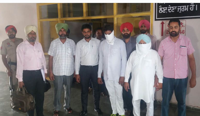 ਰਿਸ਼ਵਤ ਲੈਂਦਾ ਮਾਲ ਪਟਵਾਰੀ ਤੇ ਸਹਾਇਕ ਕਾਬੂ